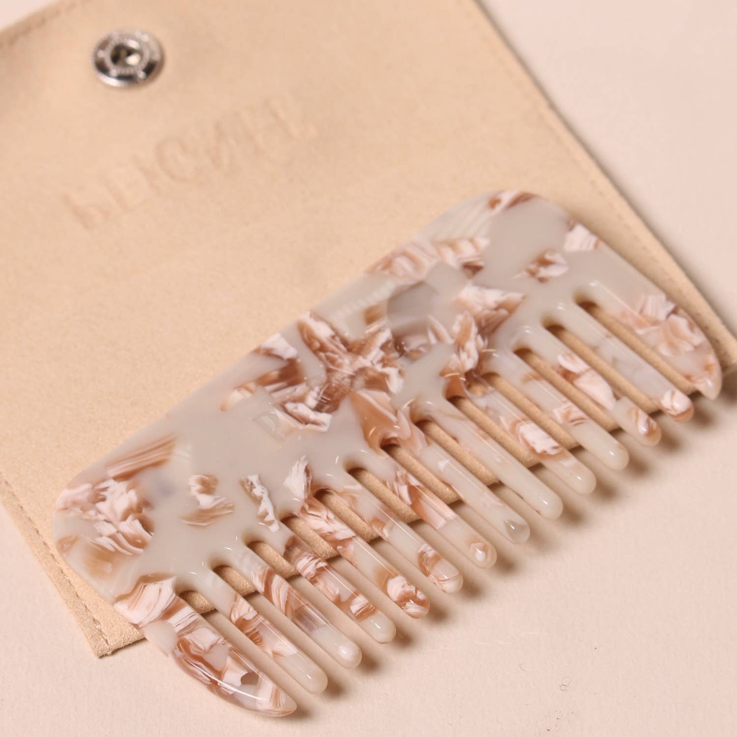 Peignee Paris – wholesale Hair brush/comb – Travel comb - Nougat4