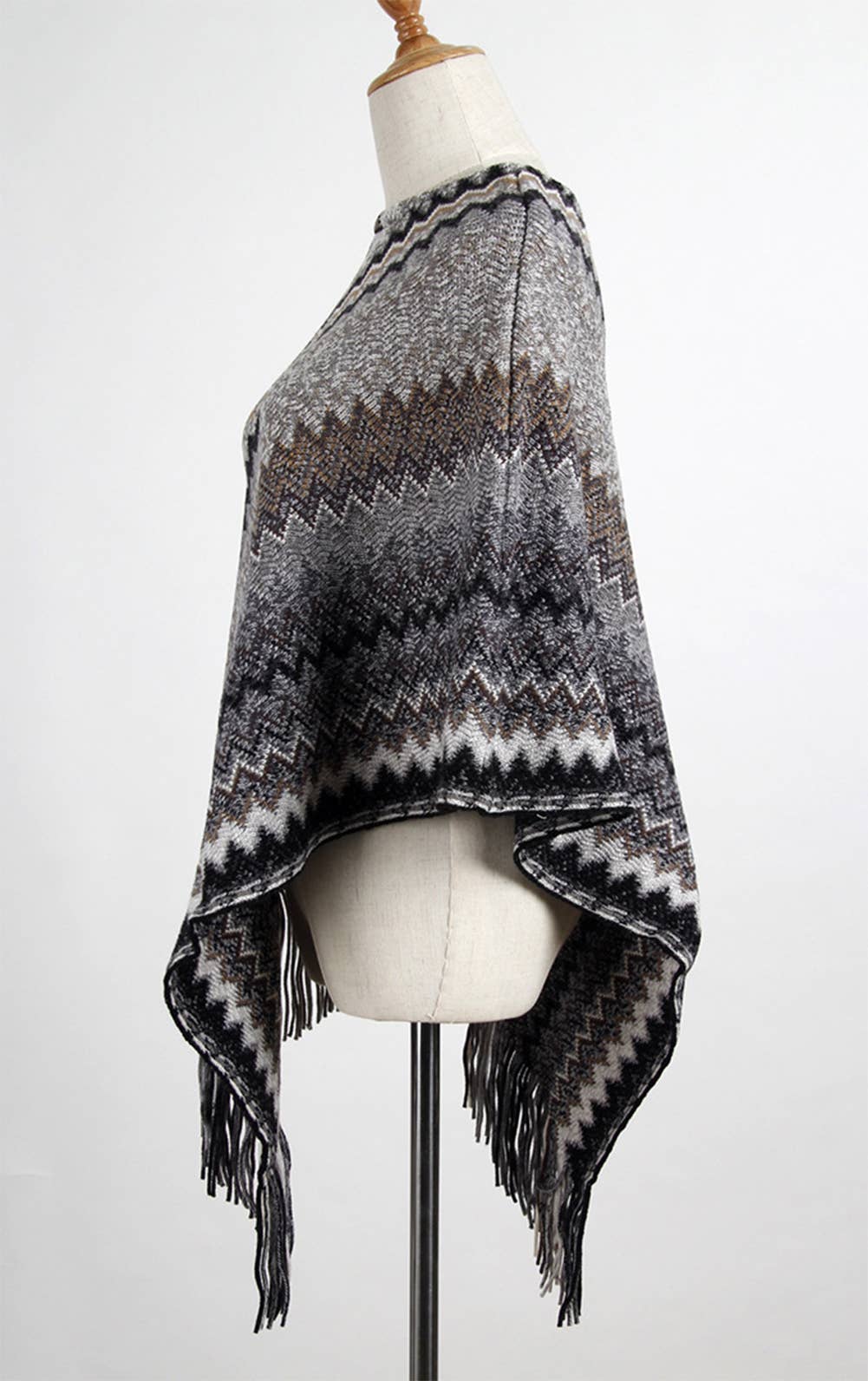 Fennco Styles – Poncho - Mulher por atacado – Camisola Poncho Zig-Zag Tricotada Pullover11