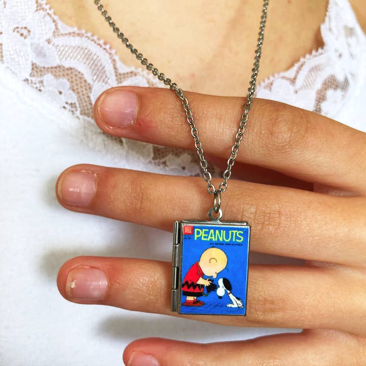 Marshall and Rose - Wholesale Locket Necklace - Book Locket Peanuts - Charlie Brown and Snoopy5