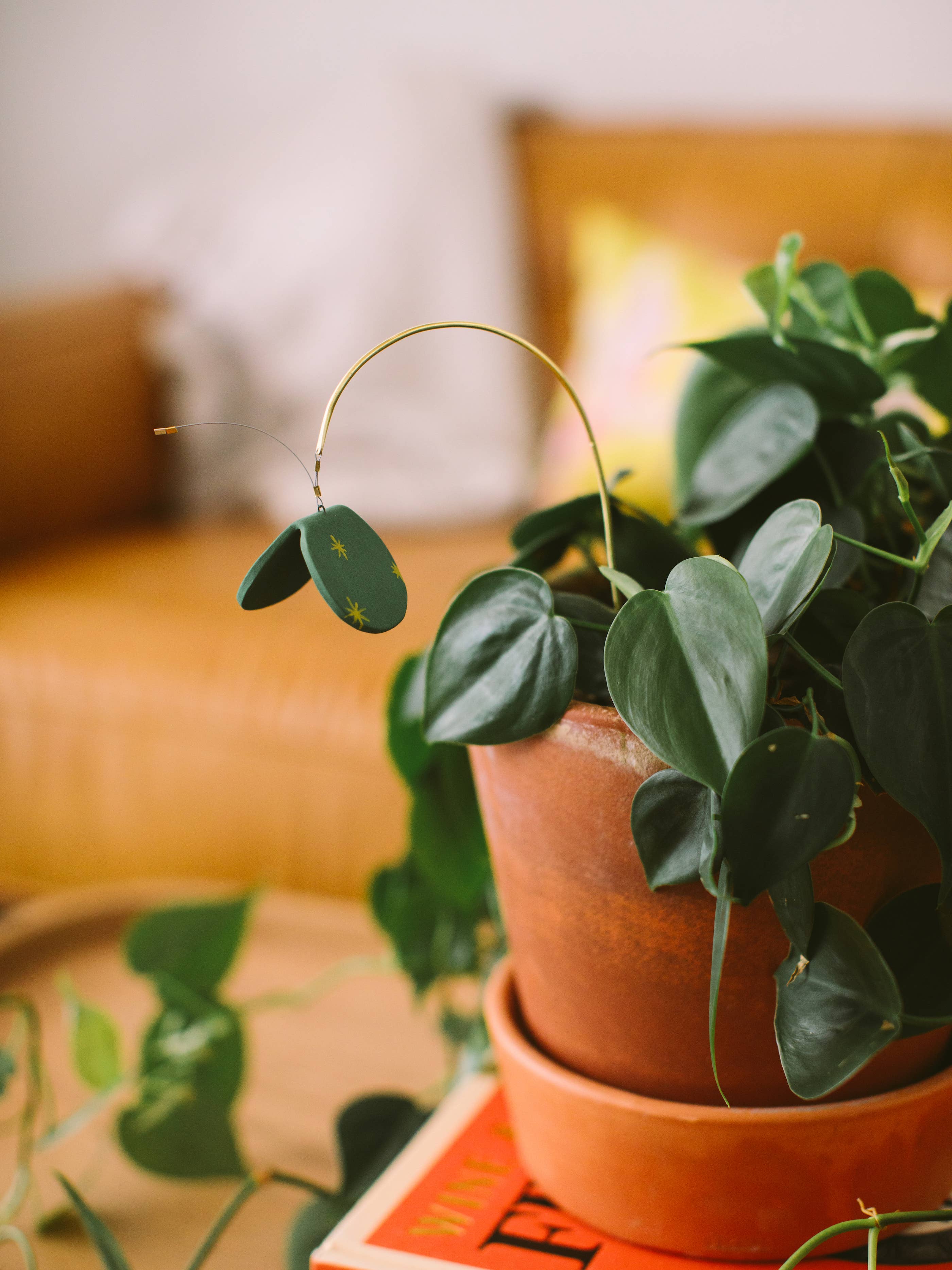 Twenty Two West - Wholesale Decorative Figurine - Plant Butterfly FW25 6