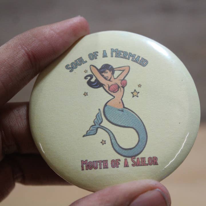 Alma de sirena // Botón o imán de 2,25 pulgadas para venta al por mayor de Raven Design