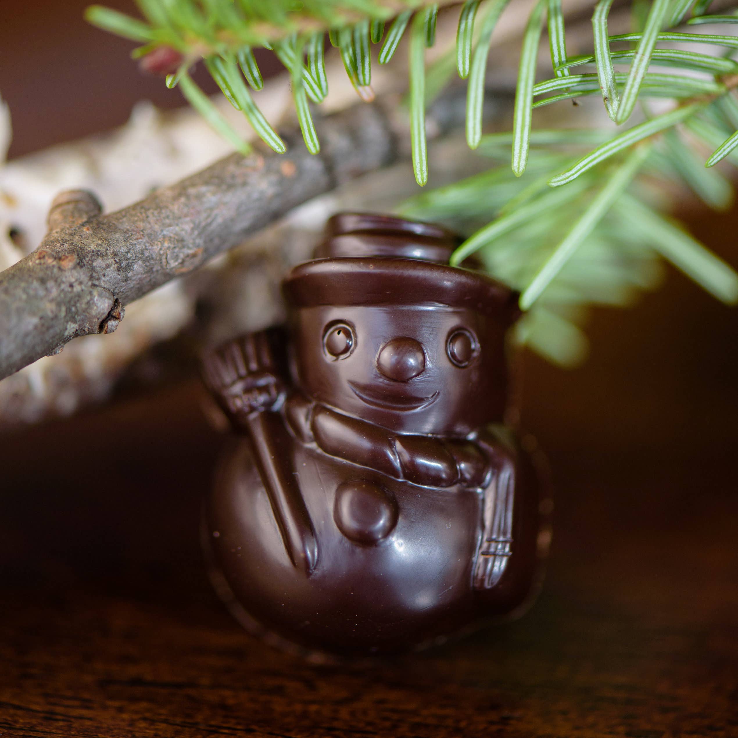 Dean's Sweets – Großhandel Schokolade – Little Snow People in dunkler, milchiger und weißer Schokolade1