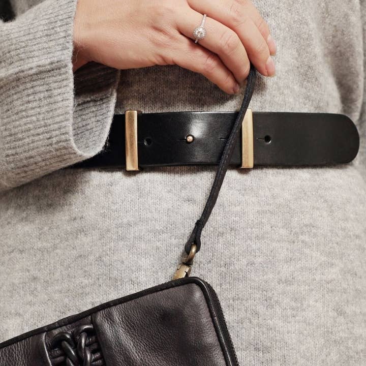 Amsterdam Heritage Leather Belts, Bags, Jackets & Apparel - Wholesale Belt - Women's - MADE TO ORDER Jip | Gold Buckleless Leather Belt Women
