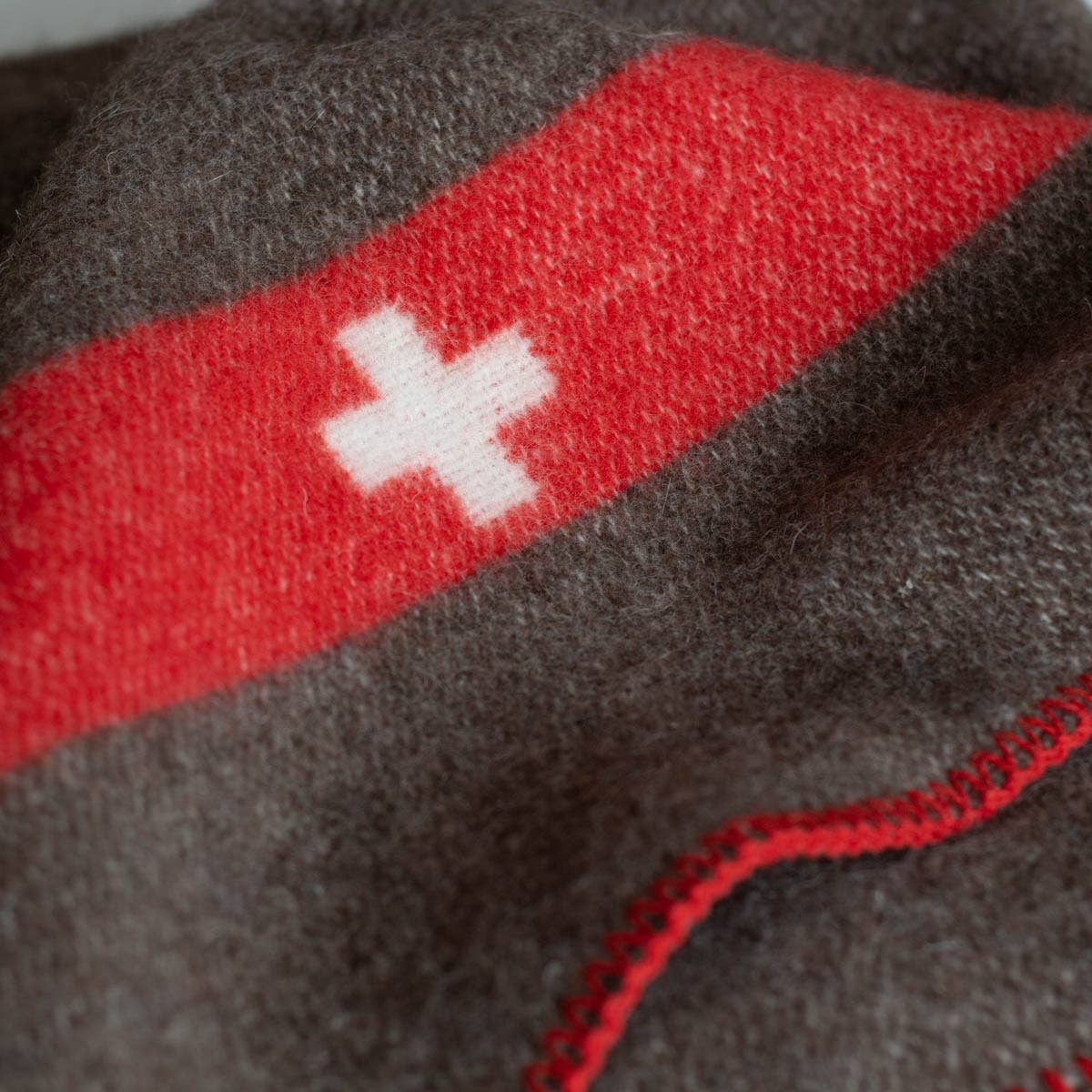 MoST – Engroshandel Sengetæppe – Merino tæppe SWISS ARMY - brun1
