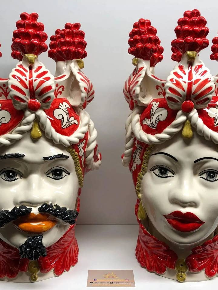 Zefiro Moor's Heads Corona Piñas Caltagirone Cerámica cm H.48 L.28 Artisan Red para venta al por mayor de DD Ceramiche Siciliane