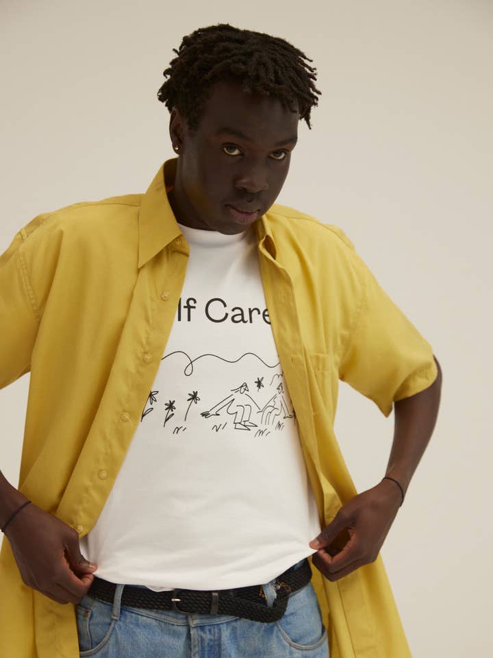 La maglietta Collective Care per la vendita all'ingrosso da parte di Self Care Originals