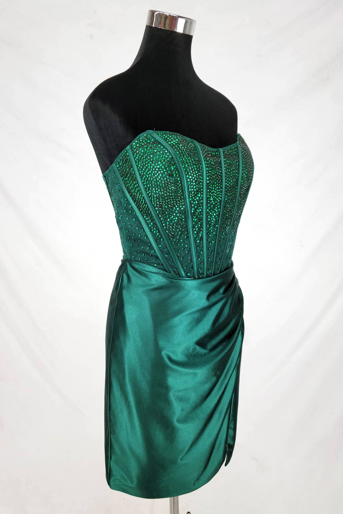 Chicas – wholesale Klänning - Dam – Kort miniklänning med juvelprydd korsett och satinkjol C3751