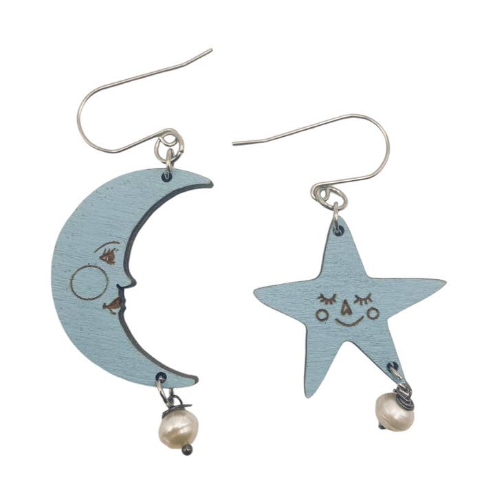 Lasergeschnittene Ohrringe mit blauem Mond und Stern mit Perlen — Hypoallergene Edelstahlreifen, leicht für den Großhandel von Leopard Frog