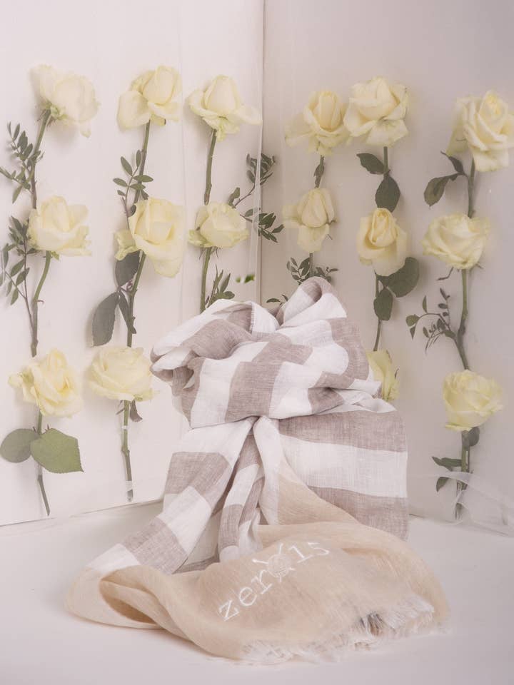 Linen shawl with stripes per la vendita all'ingrosso da parte di Zero15