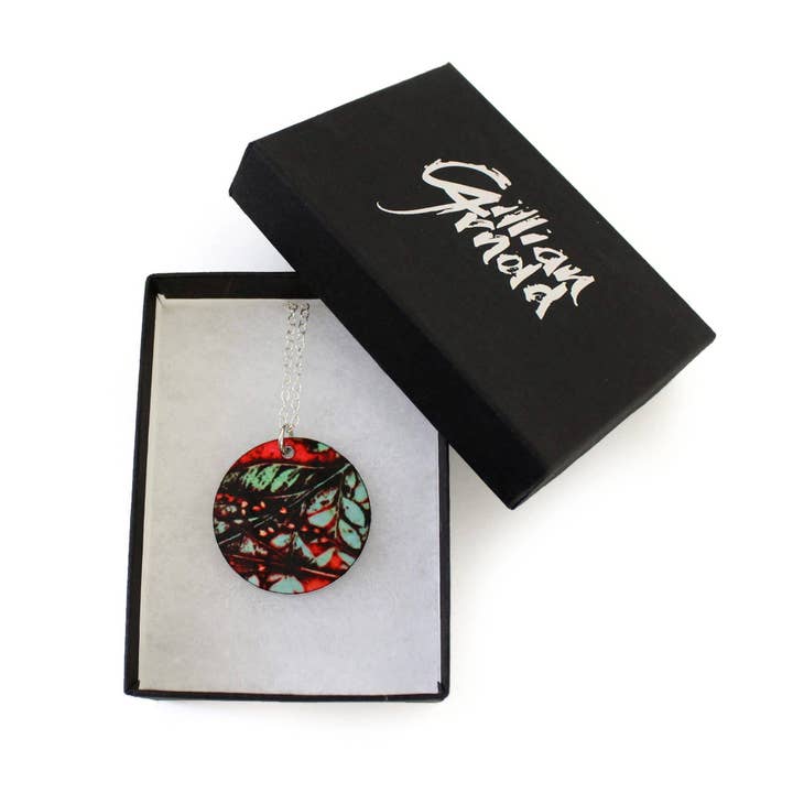 Pendentif en forme de fougère fraise d'inspiration botanique pour la vente par Gillian Arnold Jewellery