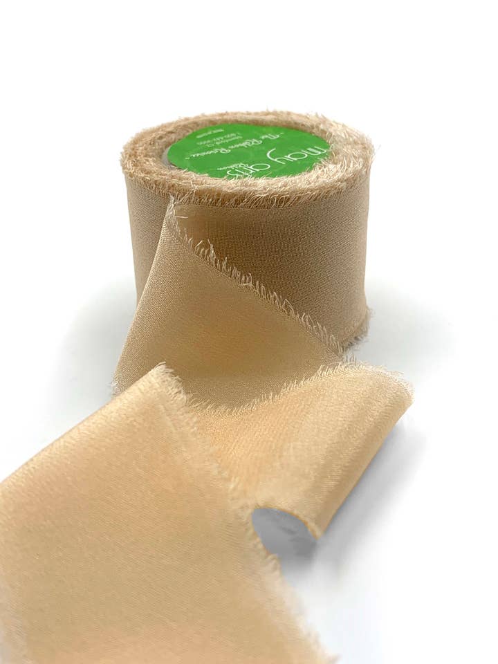 1.25" Hasselnød 100% silke crepe med flosset kantbånd for engroshandel hos May Arts Ribbon