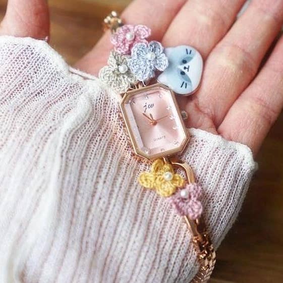 Reloj Pulsera con Gatitos y Flores de Crochet Hechas a Mano para venta al por mayor de NYU NYU jewellery