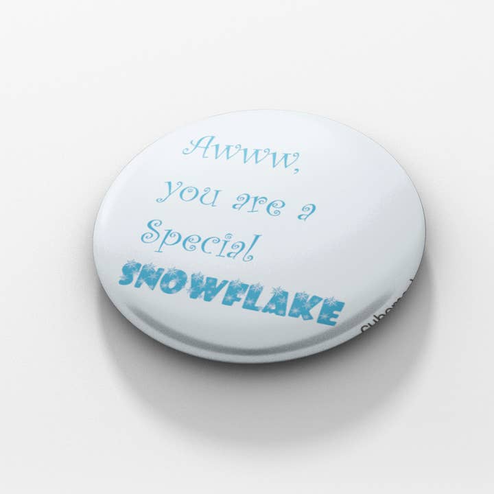 Awww, You are a Special Snowflake, bottone da 1,5 pollici per la vendita all'ingrosso da parte di Cube Monkey Designs