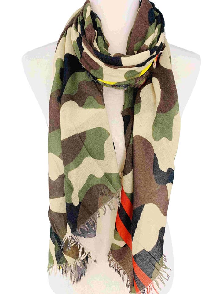 JC021101 Camo Sjaal met Gerafelde Rand en Gestreepte Rand voor wholesale door JC Sunny Fashion