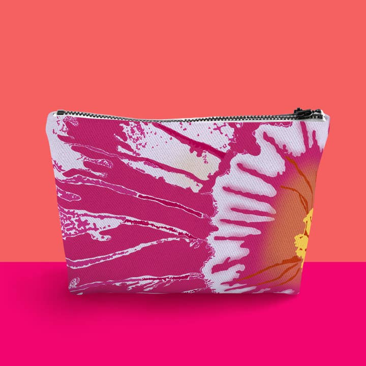 Pochette en denim pour peinture en aérosol Orchidée pour la vente par Blandon Mitchell