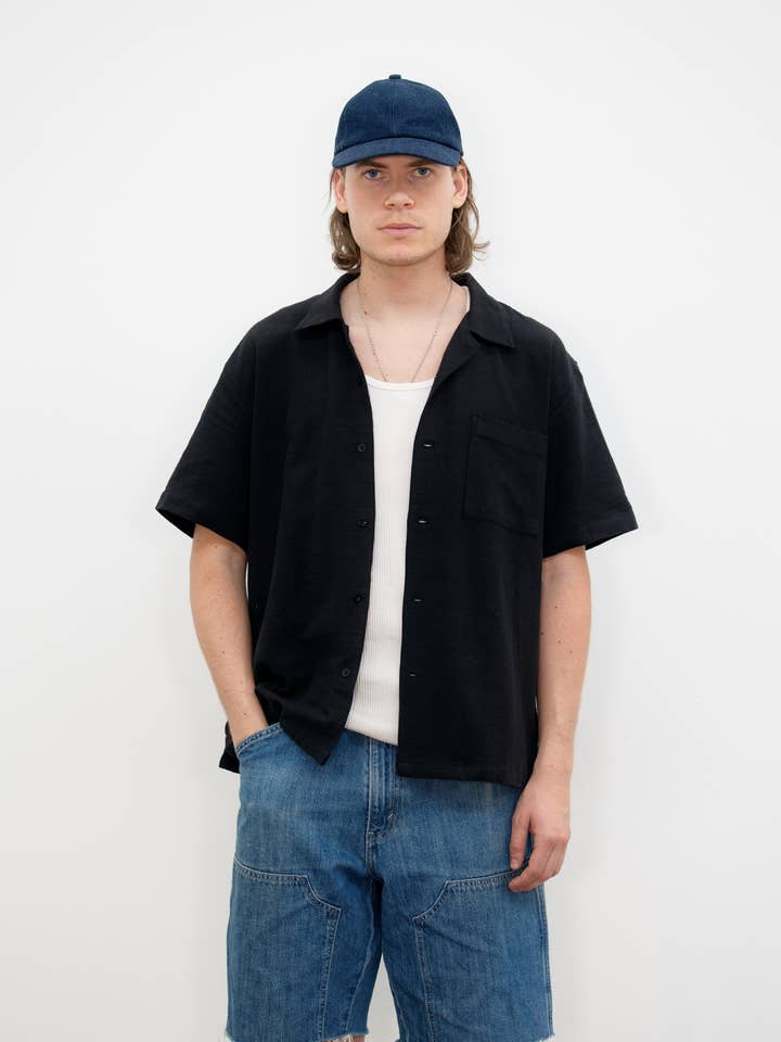 Camicia Canggu in lino a maniche corte con collo cubano per la vendita all'ingrosso da parte di Last Call For