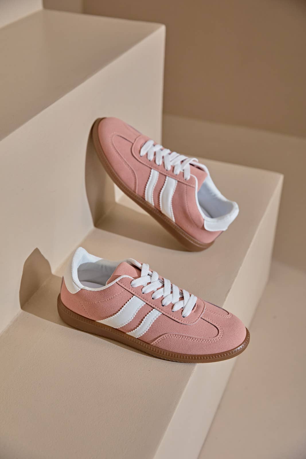 ERYNN - Wholesale Lifestyle Sneakers - Women's - lace-up sneakers - Zoe6