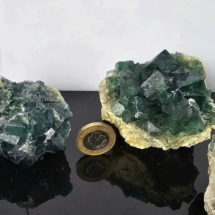 Distinction Crystals - Vendita all'ingrosso Pietra/cristallo spirituale - Cluster di cristalli di fluorite del Madagascar1
