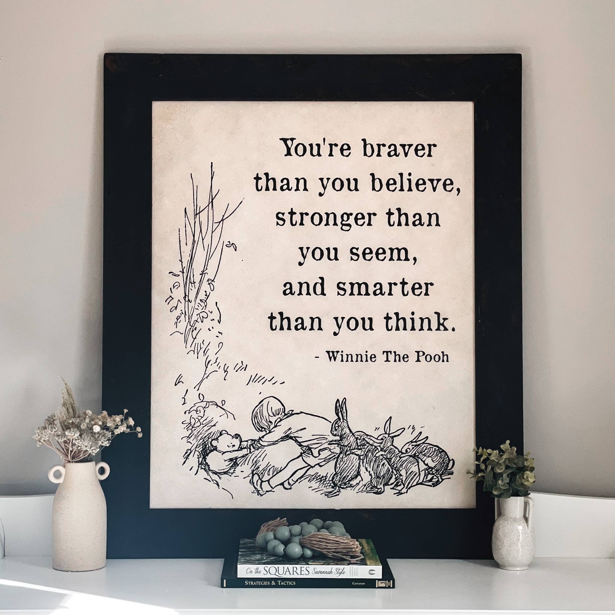 Swinford Designs - Vente Affiche d'art – enfant et bébé - Cadre de citation de Winnie l'Ourson pour chambre d'enfant - Courageux2
