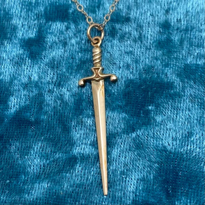 spada in bronzo su collana a catena in oro 14k per la vendita all'ingrosso da parte di Elizabeth Jewelry