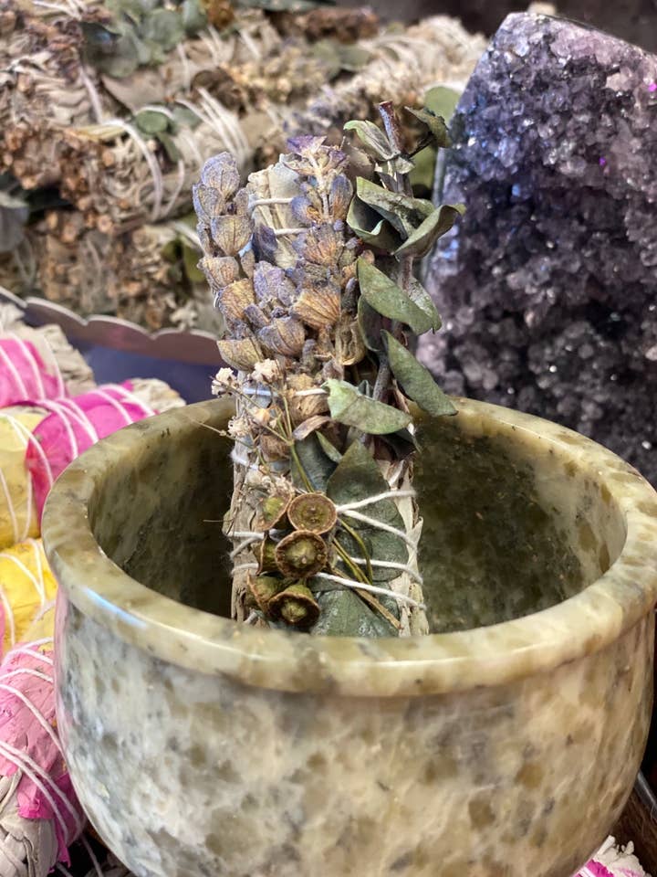eucalyptus, lavande, sauge blanche pour la vente par Earth Potions