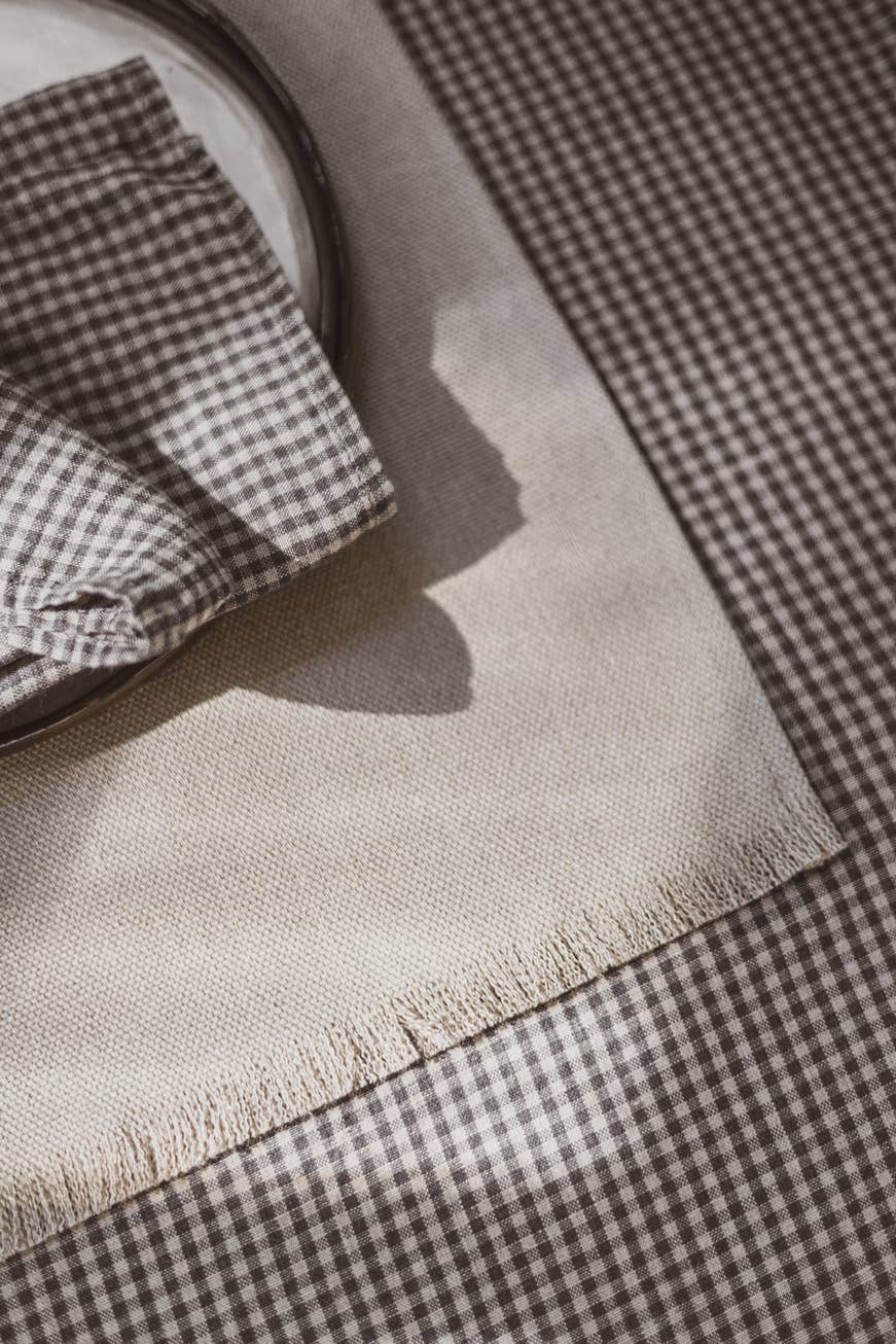 Epic Linen – wholesale Bordstablett – Tunga linneservetter med fransar1