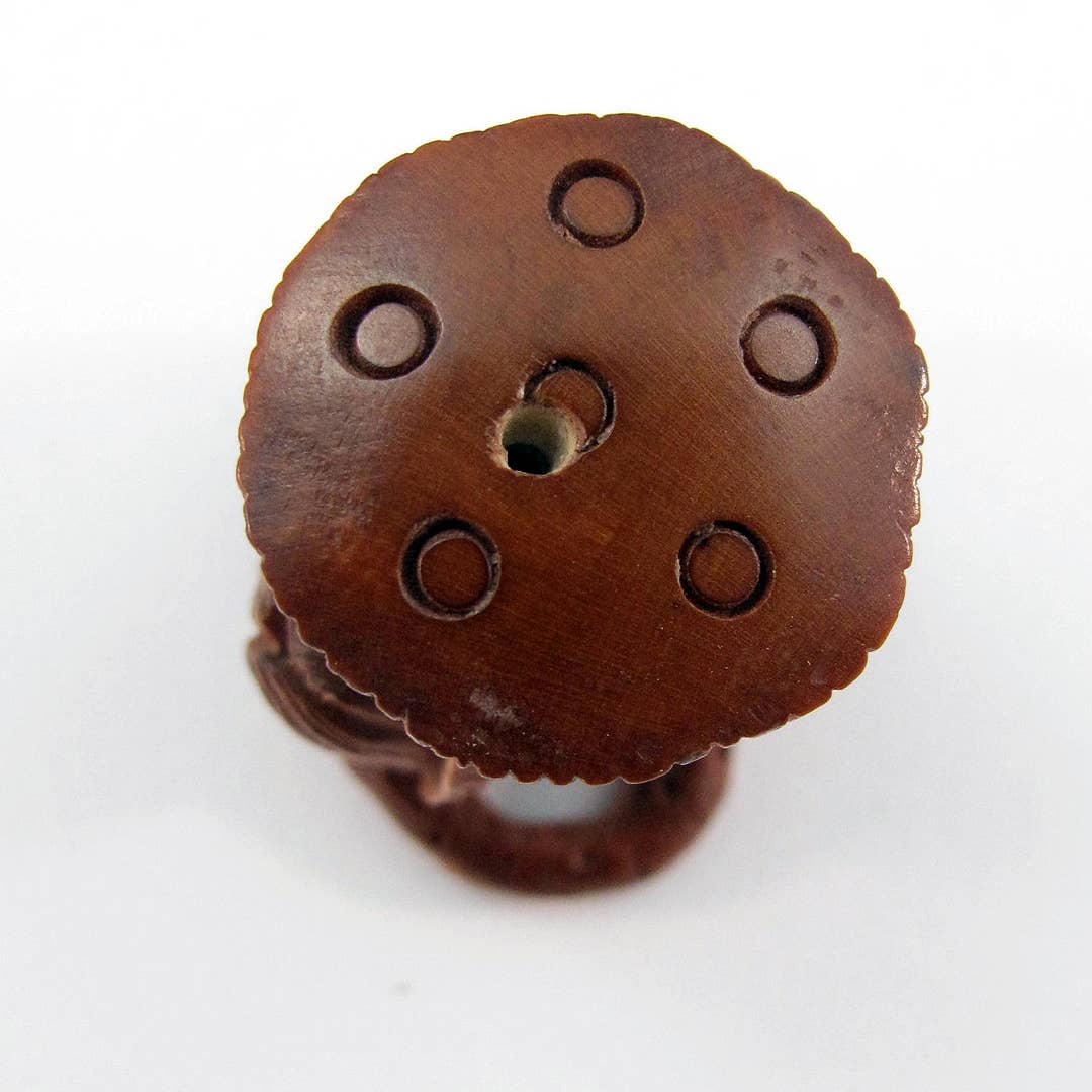 Tika - Wholesale Decorative Figurine - Boxwood Ojime - Lotus Frog1