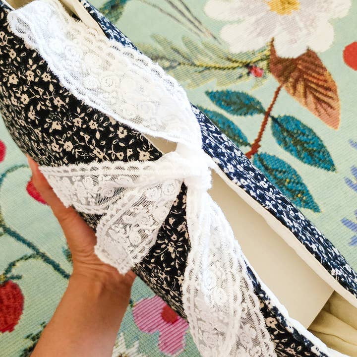 The Bean Workshop - Wholesale Book Cover - Black Flower Large Padded Book Sleeve with Lace Ribbon3