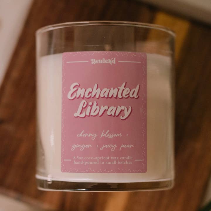 Bougie de Bibliothèque Enchantée - Parfum de Luxe Inspiré par les Livres pour la vente par Bewick'd Studio