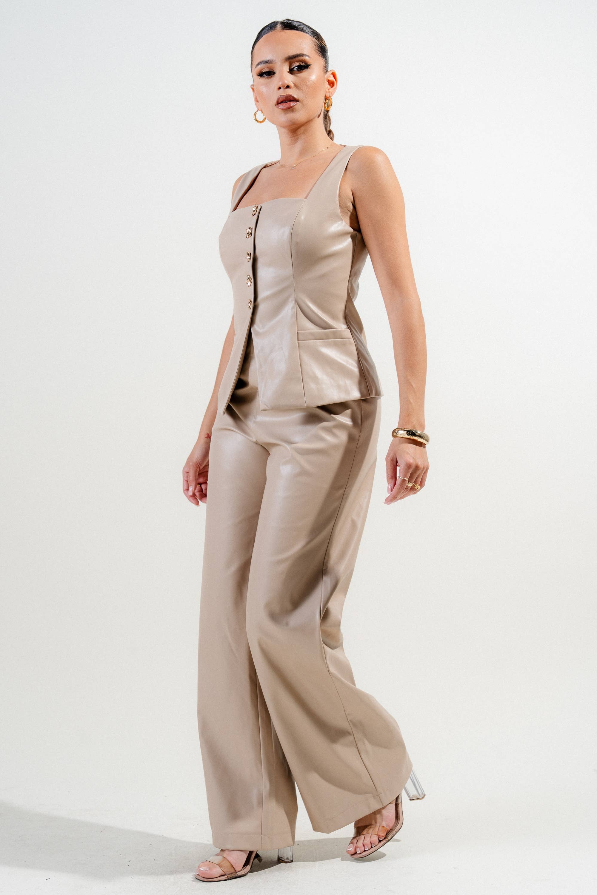 PRIVY - Vendita all'ingrosso Completo top e pantaloni (NON loungewear) - Donna - Completo pantaloni a gamba dritta in finta pelle elasticizzata con gilet blazer HS5021S.8