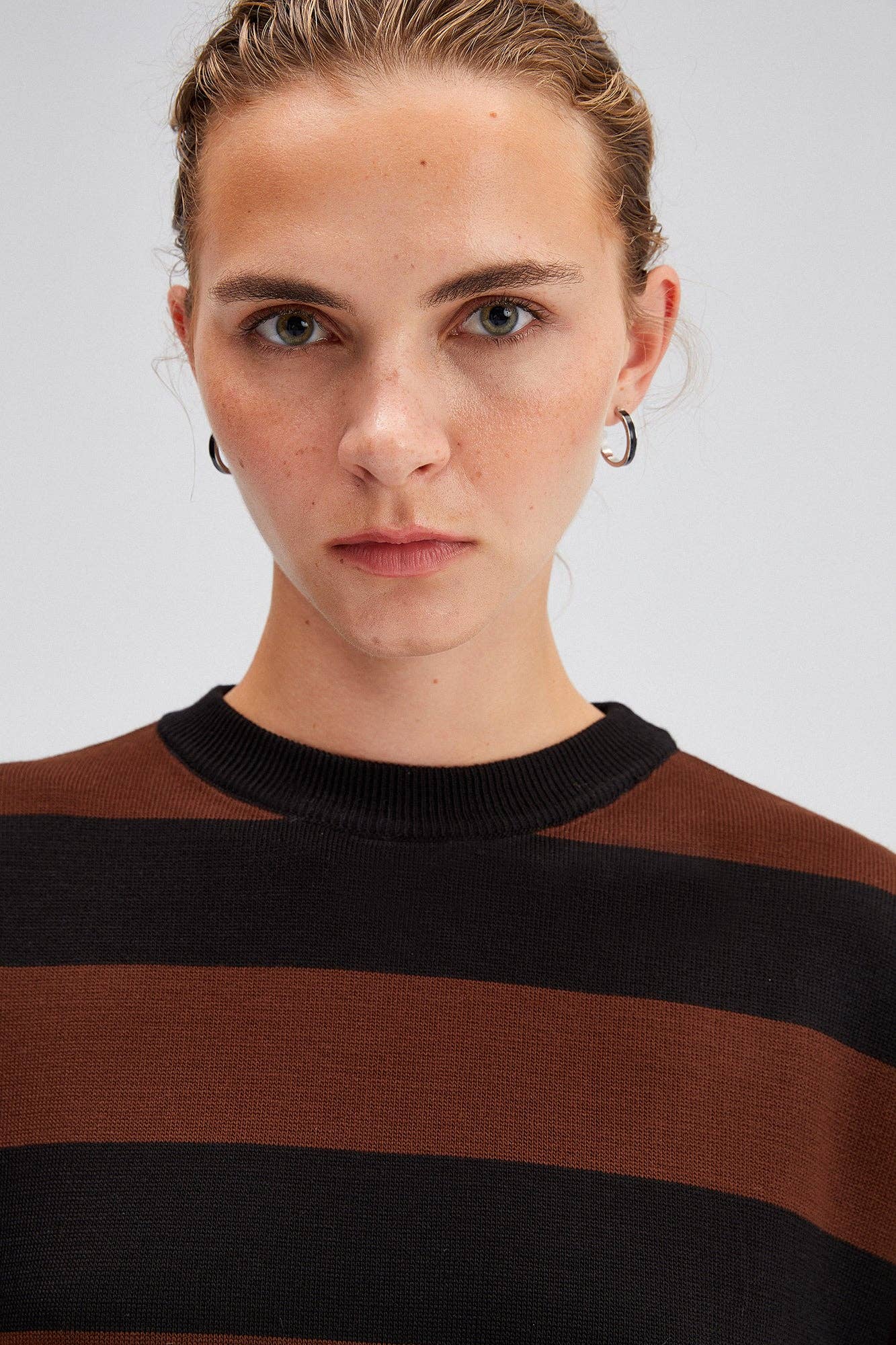 Negro VESTIDO DE PUNTO OVERSIZE A RAYAS NEGRITAS - MAXI de venta al por mayor en Faire3