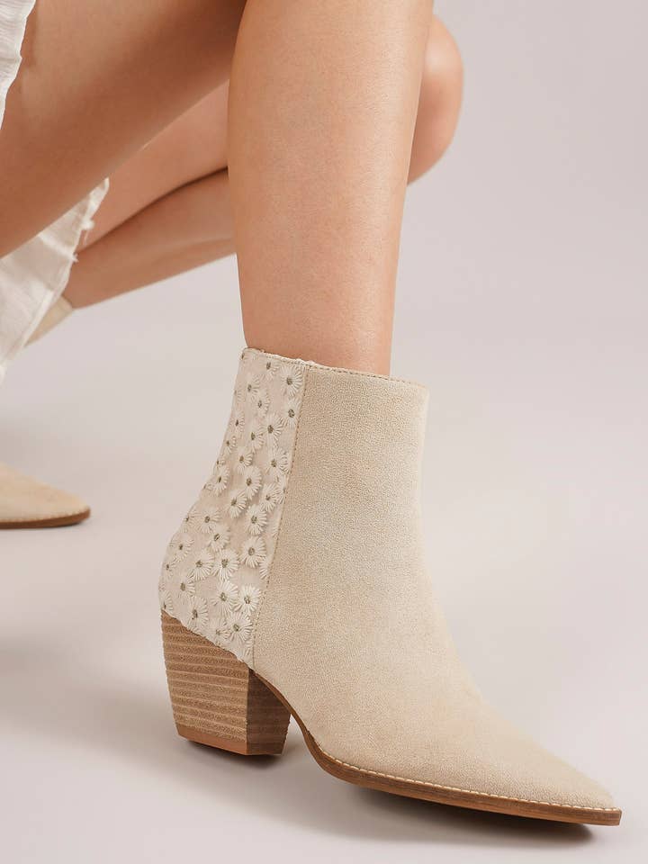 Bottes à talons ornées de fleurs ARISA-73-L pour la vente par BEAST FASHION