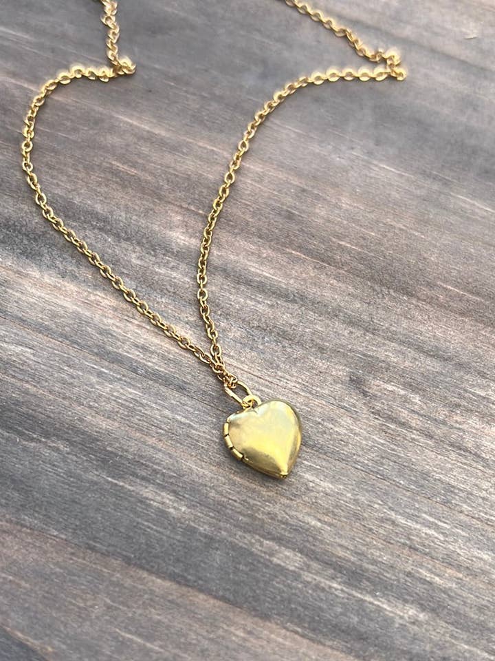 Colar Mini-coração com medalhão por atacado de Bare Bones Jewelry London