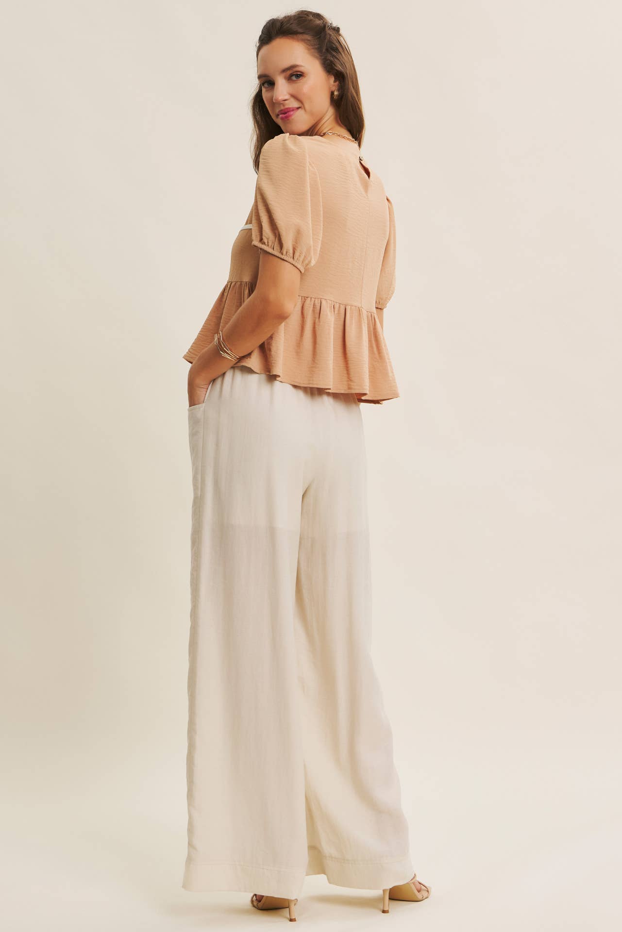 in february - Vente Chemisier – femme - BLOUSE BABYDOLL CHARMANTE AVEC NŒUDS CONTRASTÉS8