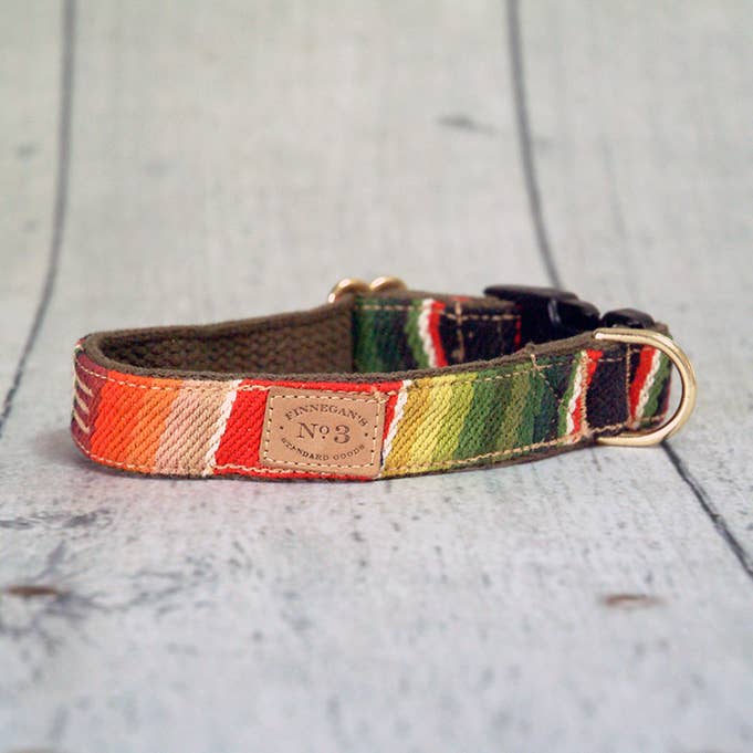 1 „RØD SUNDANCE SERAPE KRAVE for engroshandel hos Finnegan’s Standard Goods