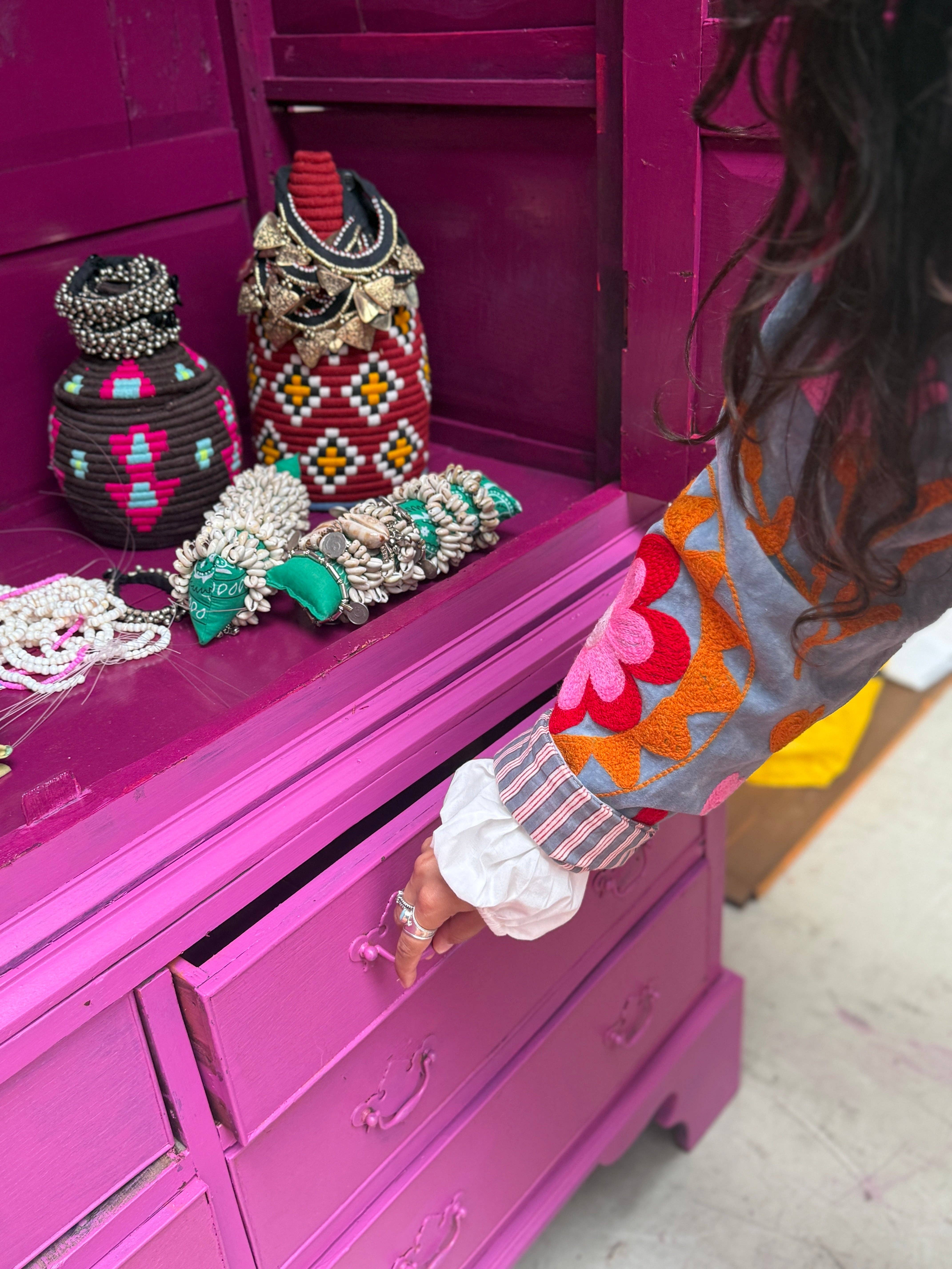 ToutVintage – Großhandel Jacke – Damen – Samtstickjacke rosa hellgrau6