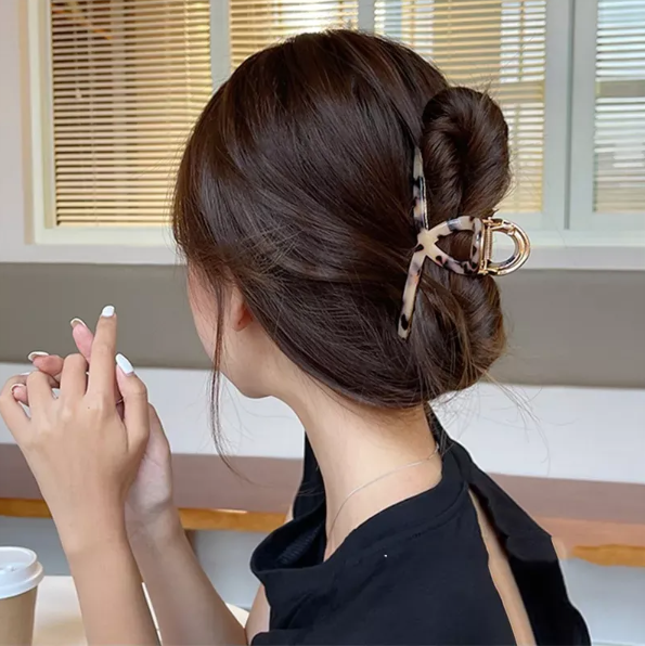 Swoon Beauty - Wholesale Hair Clip - Women's - Ella Acetate and Metal Hair Claw Clip4