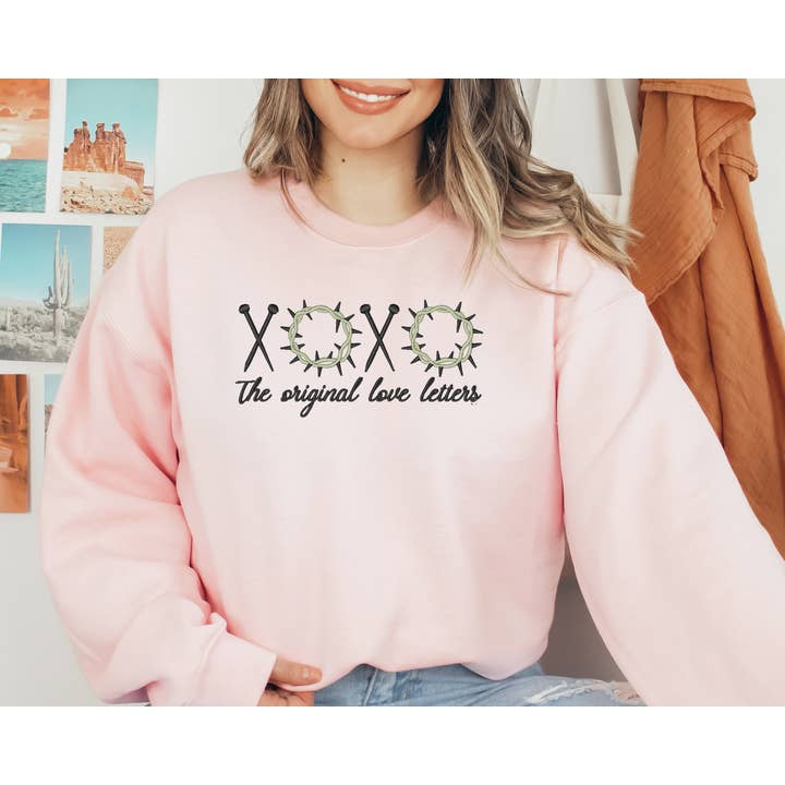 Le Sweat-shirt Chrétien Brodé "La Lettre d'Amour Originale" pour la vente par Shalovers