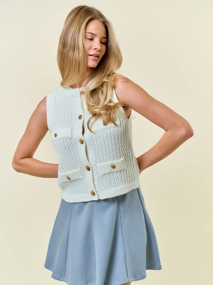 ÄRMLÖS STICKAD TOPP MED KNAPPAR - 45472T för wholesale av Doe and Rae