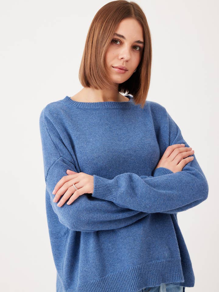 Kaitlyn – Cashmere Blend Sweater In blue for wholesale by Y LONDON