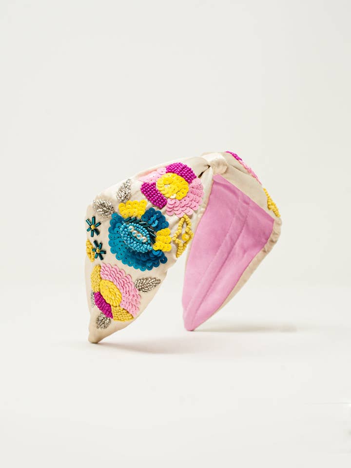 Knotted headband with embellished flowers in cream for wholesale by Q2—All Orders:Free Duties for the US,UK,and Canada
