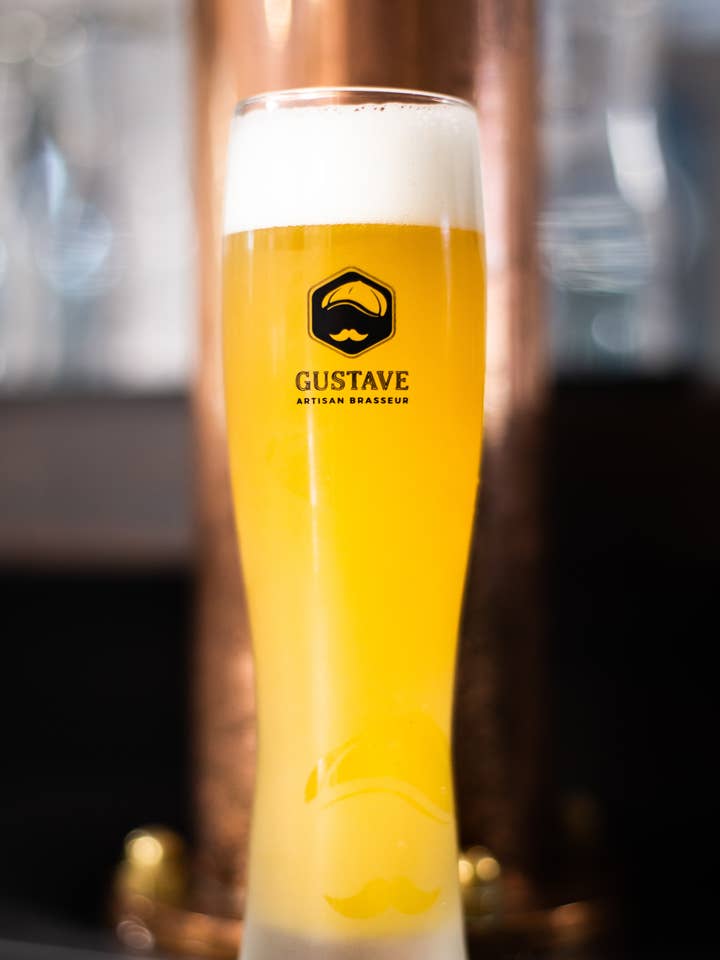 Gustave ölglas med delvis fint sandblästrat mönster för wholesale av LES BIÈRE GUSTAVE