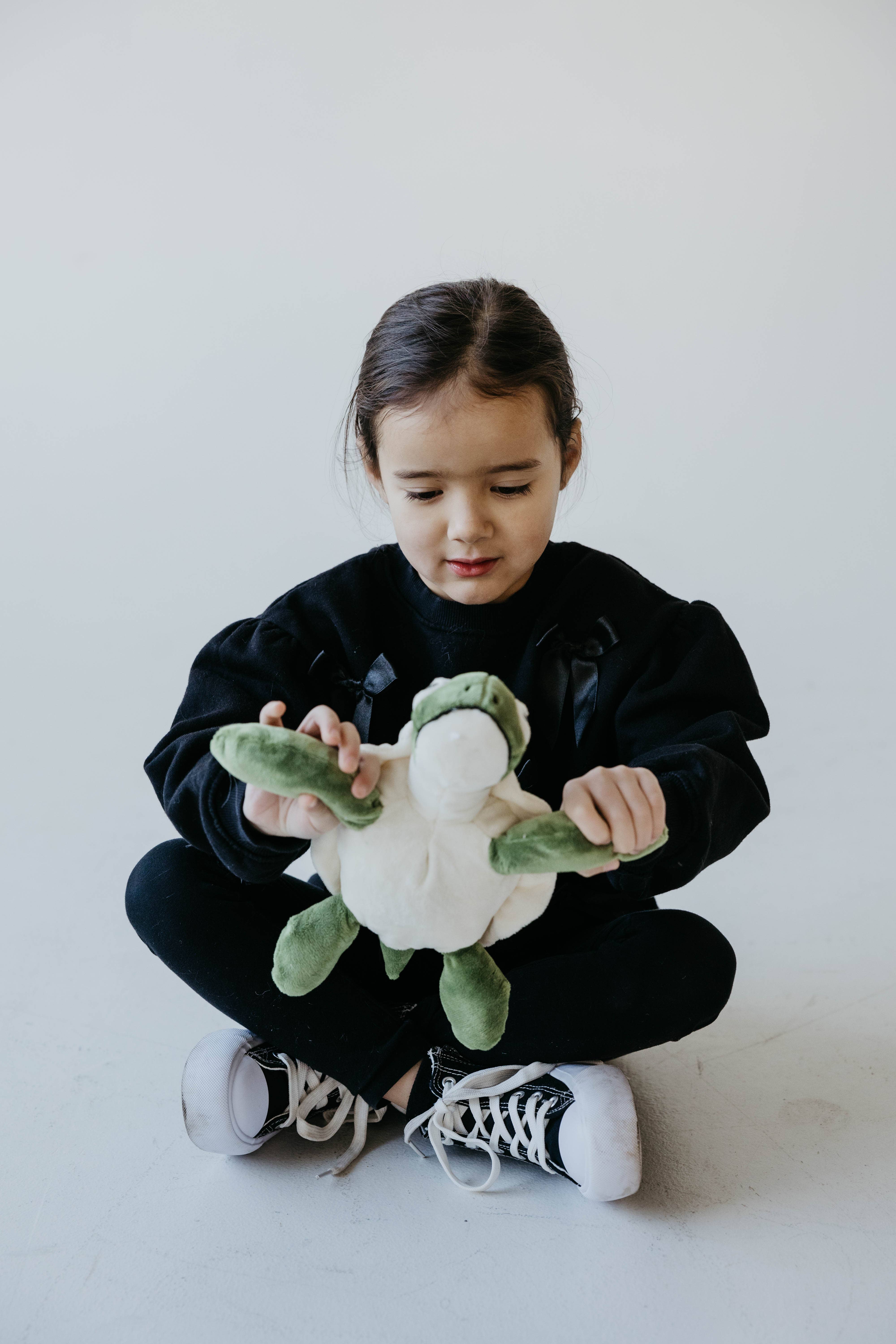 The Petting Zoo – wholesale Stuffed/plush toy – Kids & baby – 12" (30cm) Hatchling Sea Turtle Sea life Stuffed Plush1