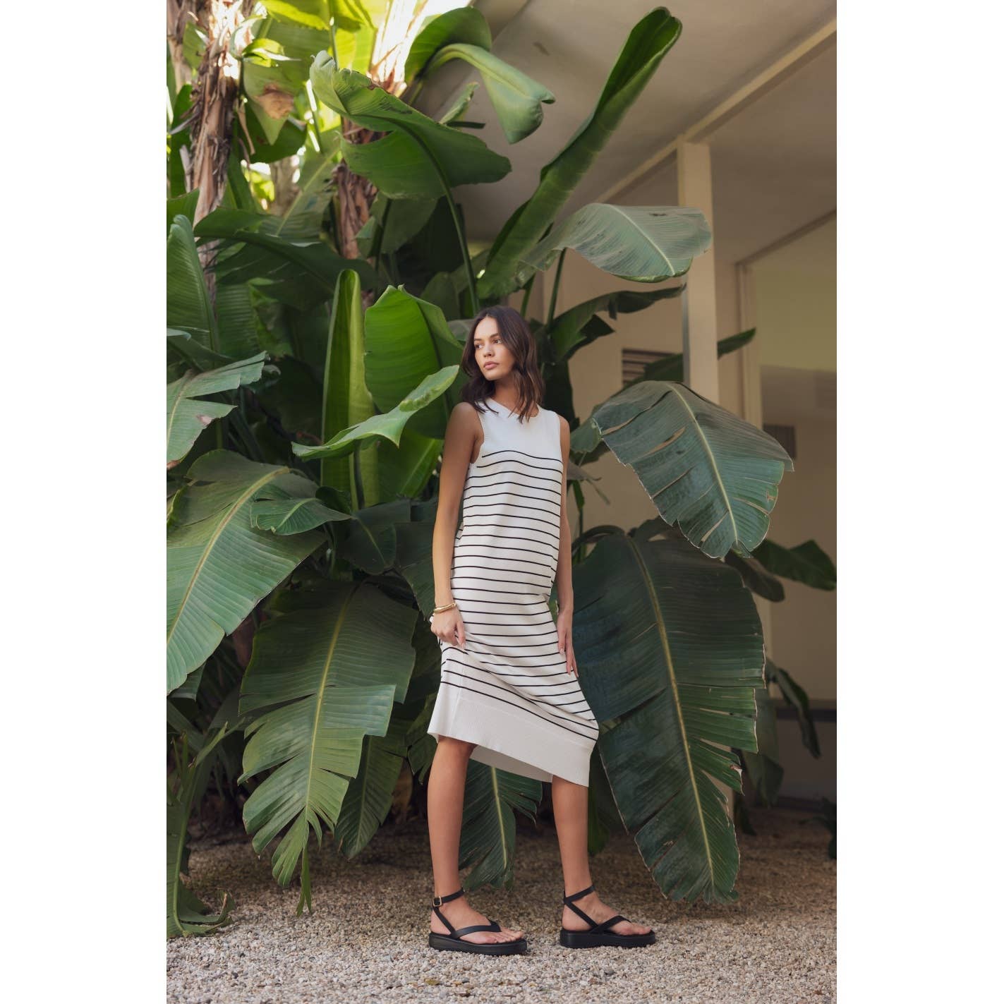 FUN2FUN - Vendita all'ingrosso Vestito - Donna - Abito midi senza maniche a righe con scollo rotondo.3