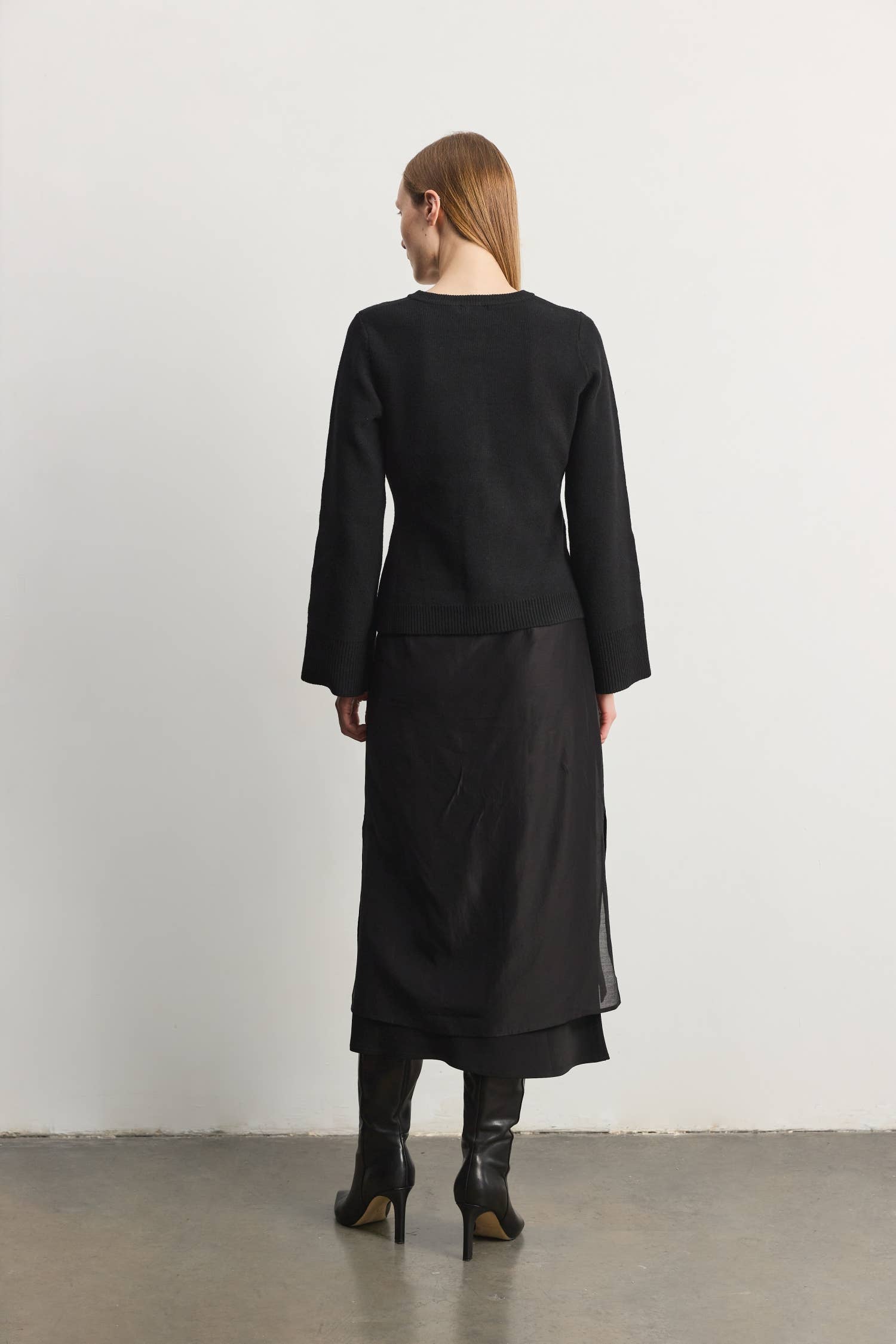 MOD REF – Engroshandel Cardigan - Dame – The Tyler Cardigan | Kvindesweater med klokkeærmer og knapper3