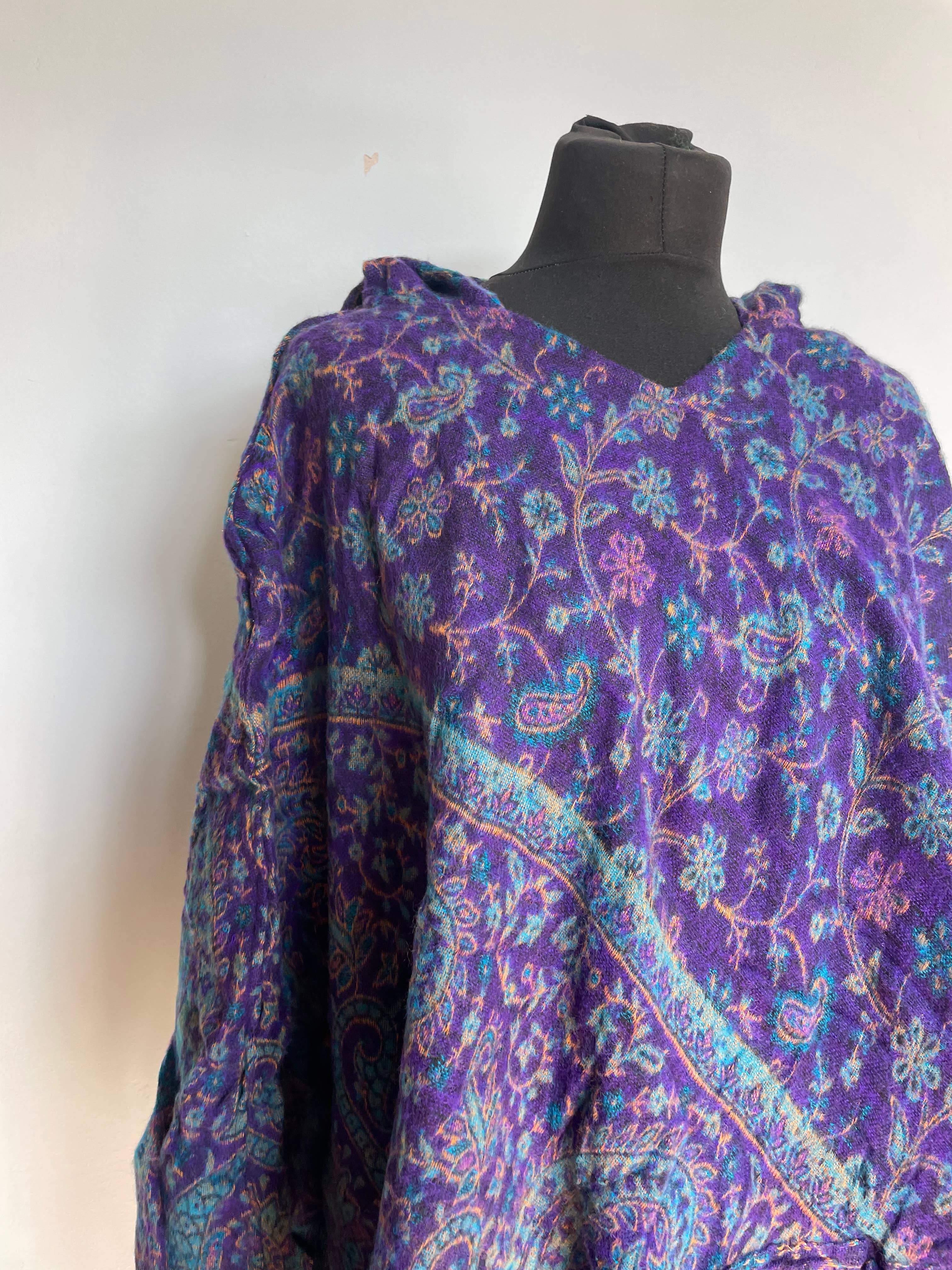 Emma's Emporium – wholesale Poncho – Unisex – AW15a Fleecy Hooded Poncho2