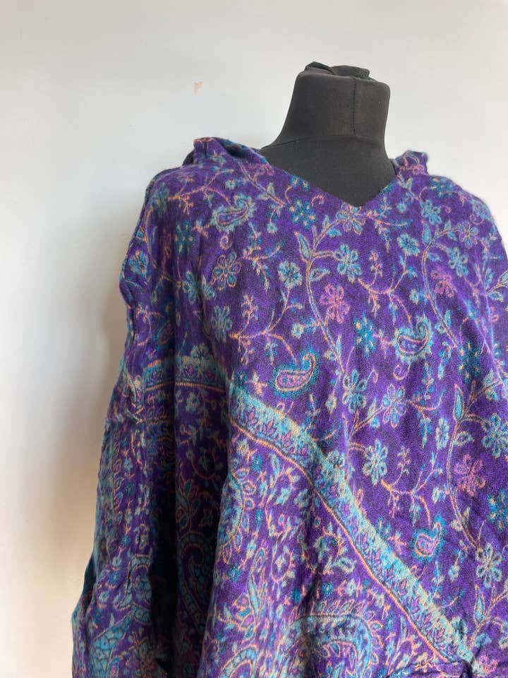 Emma's Emporium – wholesale Poncho – Unisex – AW15a Fleecy Hooded Poncho2