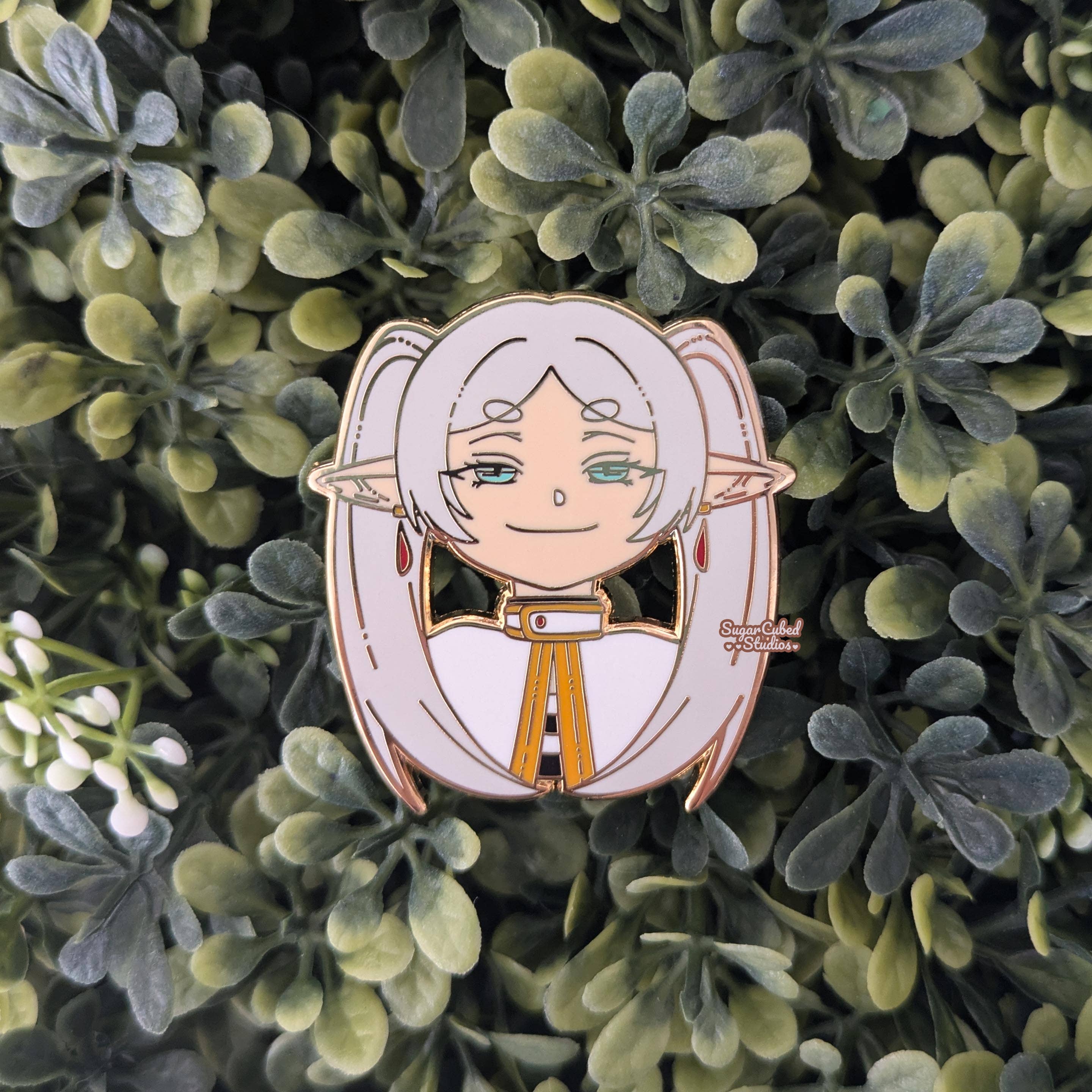 Sugar Cubed Studios – Alfinete/botão de lapela por atacado – Expressões de Frieren, Presunçoso, Pin de Esmalte