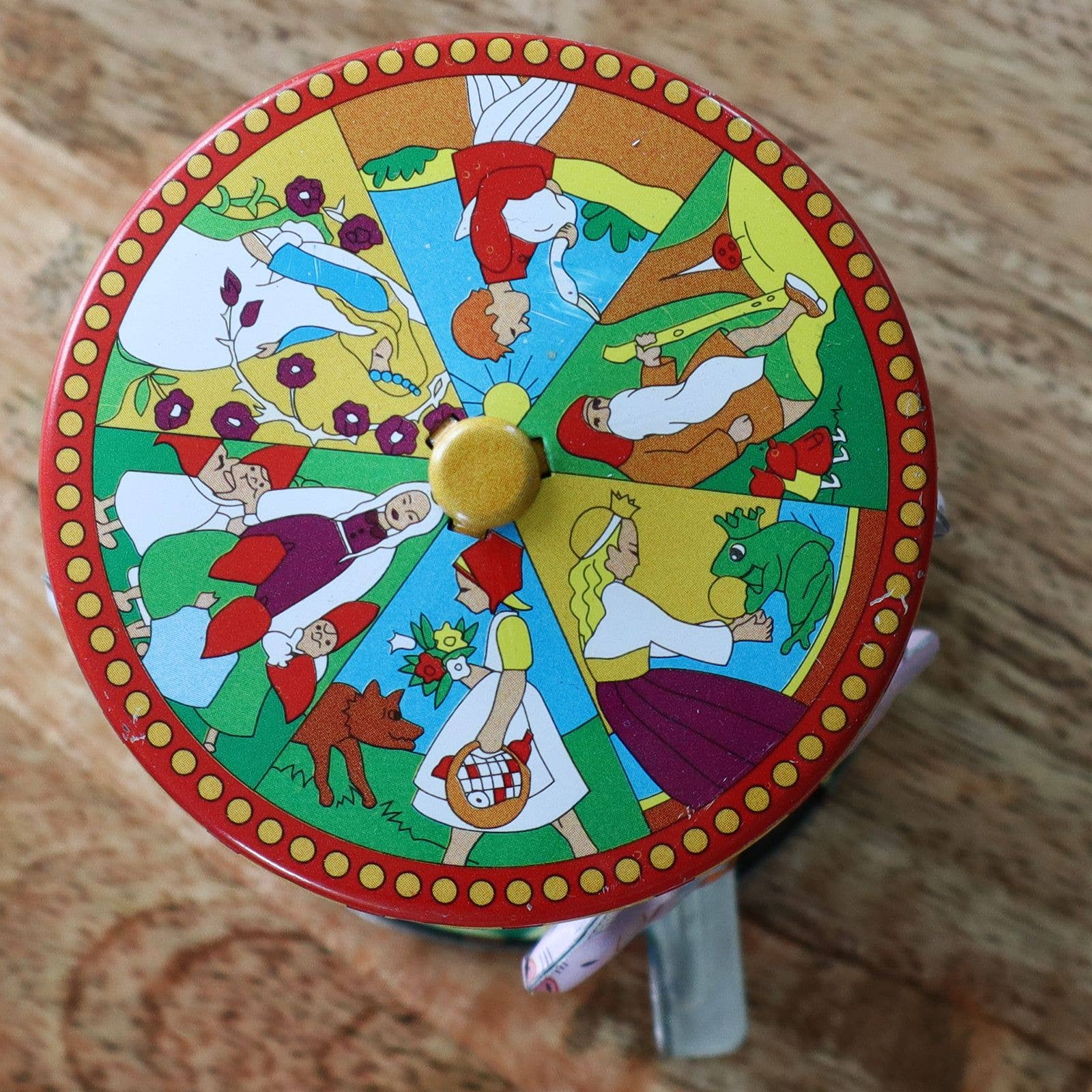 Tribal Trade GmbH – wholesale Classic toy – Kids – Pigs and dogs carousel toy9