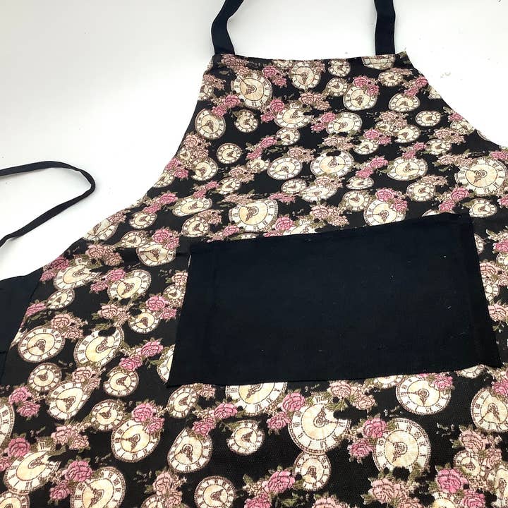All Little Cute Things - Venta al por mayor Delantales - delantal. Alicia en el país de las maravillas soy anfitriona de una casa de té hasta tarde